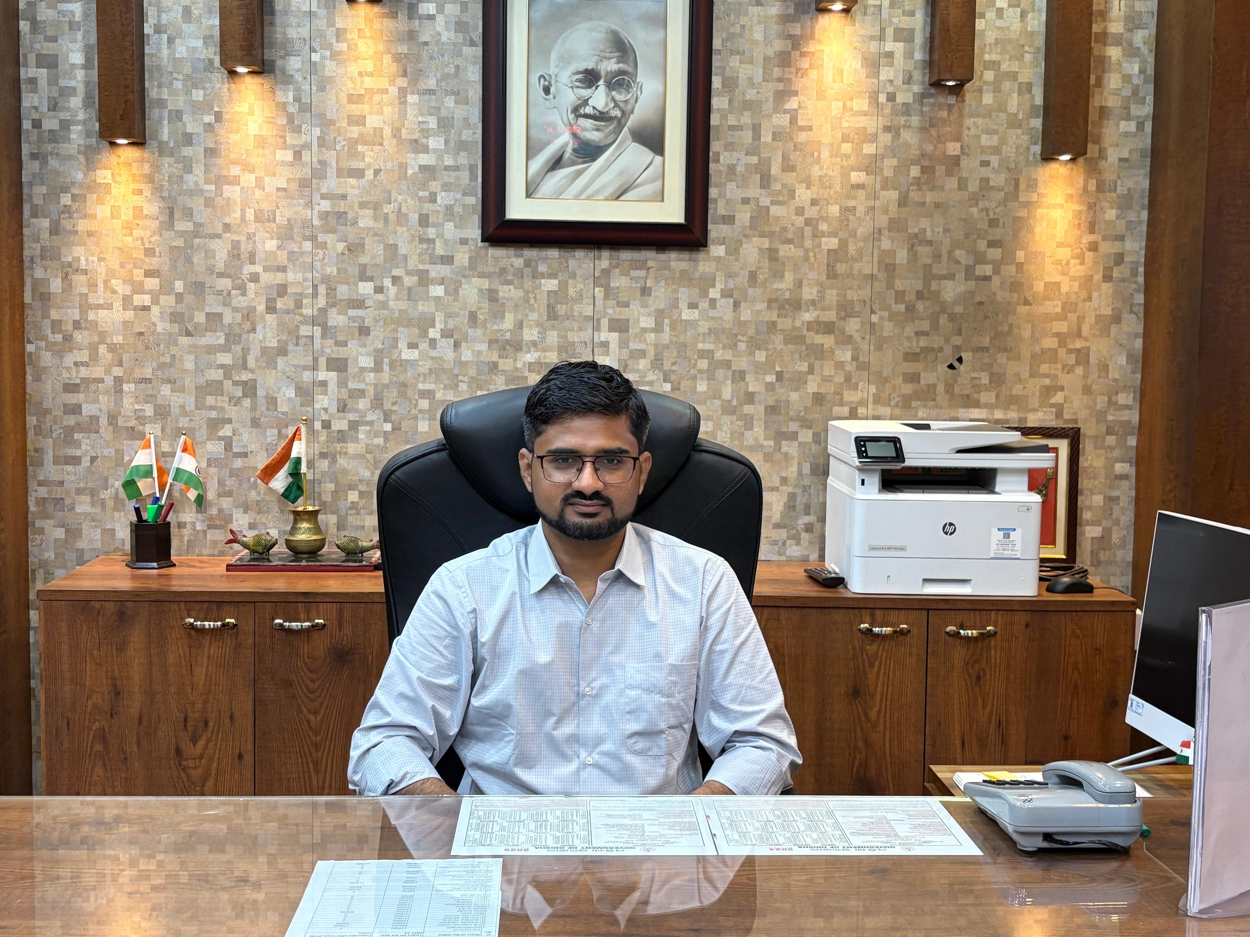 ଶ୍ରୀ ଆଶିଷ ଈଶ୍ୱର ପାଟିଲ୍, ଭା.ପ୍ର.ସେ.