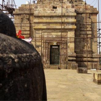 ସ୍ତମ୍ଭଭାର ସହିତ ଅଷ୍ଟଶମ୍ଭୁ ମନ୍ଦିର