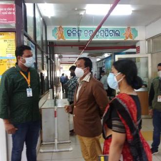 Surprise visit of Collector & DM Dhenkanal to District Hqrs Hospital & Kalinga Eye Hospital